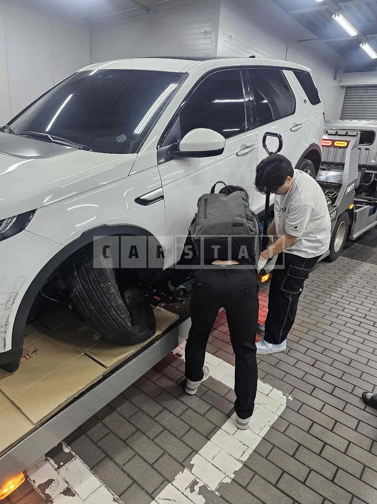 Photo 2 of 15: 2018 Land Rover Discovery Sport 2.0d, VIN SALCA2BN5JH778370 — Korean insurance auction
