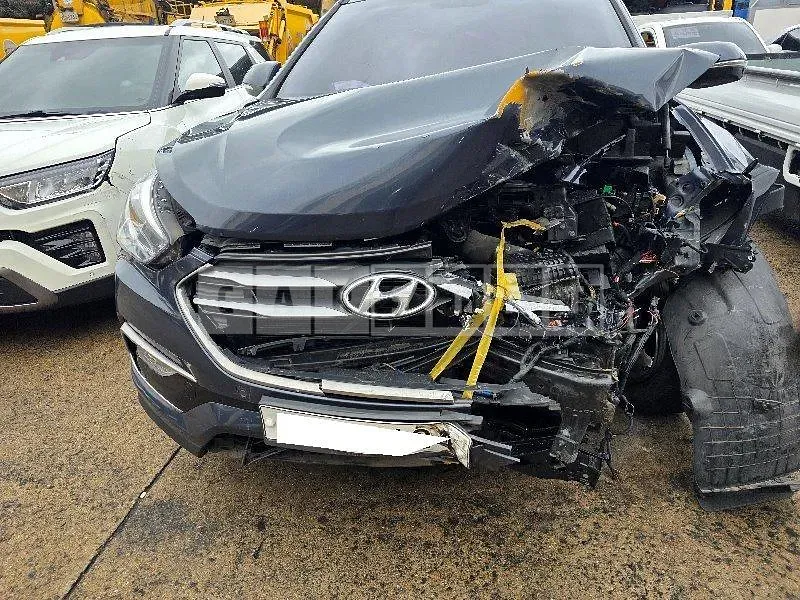 Photo 2 of 45: 2015 Hyundai Santa Fe, VIN KMHSW81UBGU549916 — Korean insurance auction