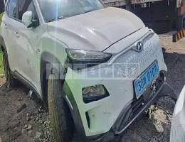 Photo 2 of 22: 2019 Hyundai Kona Electric, VIN KMHK281GFKU057659 — Korean insurance auction