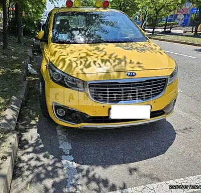 Photo 1 of 33: 2015 Kia Carnival — Korean insurance auction