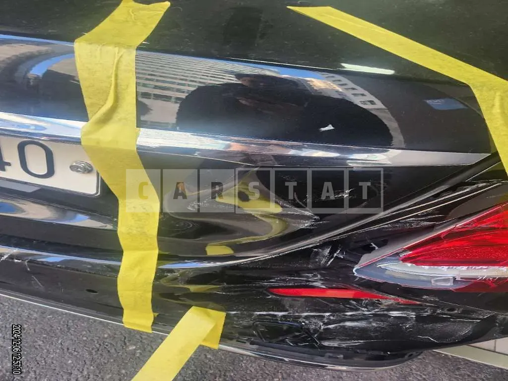 Photo 2 of 16: 2018 Mercedes-Benz E 200, VIN WDD2F4CB6JA443720 — Korean insurance auction