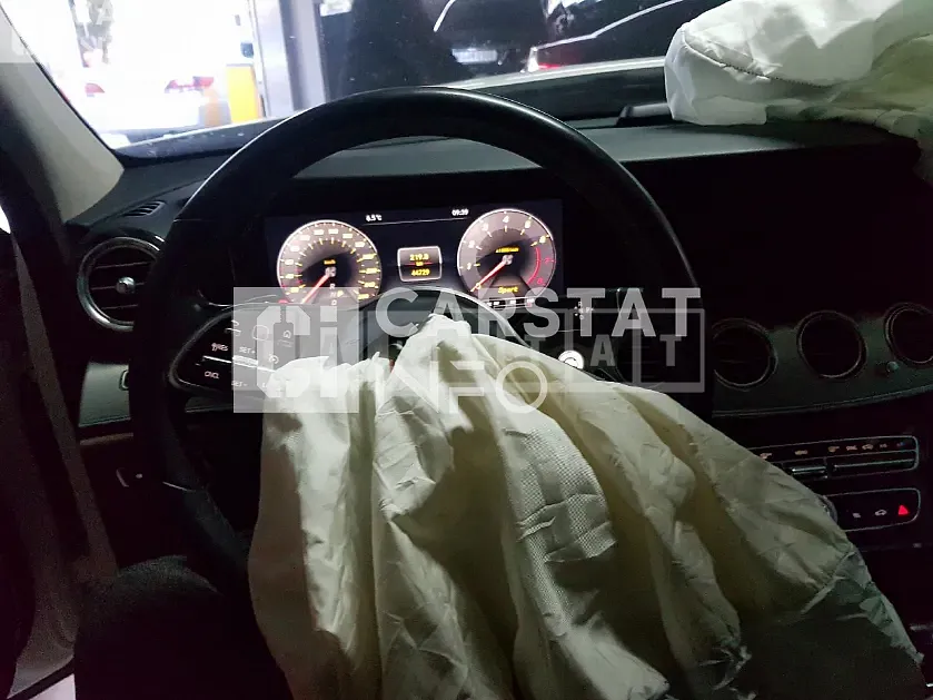 Photo 2 of 5: 2019 Mercedes-Benz E300, VIN WDDZF4JB8KA624144 — Korean insurance auction