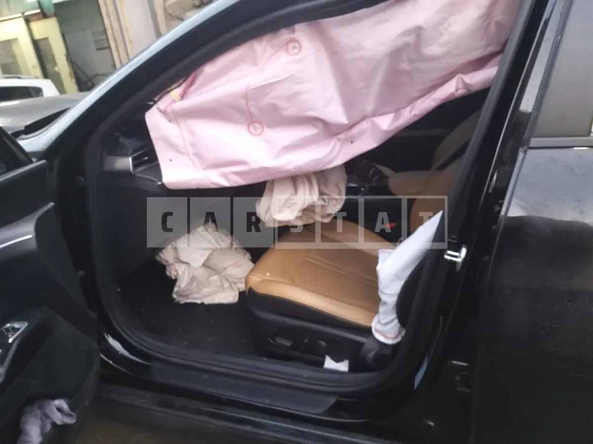Photo 2 of 17: 2021 Kia K5 — Korean insurance auction