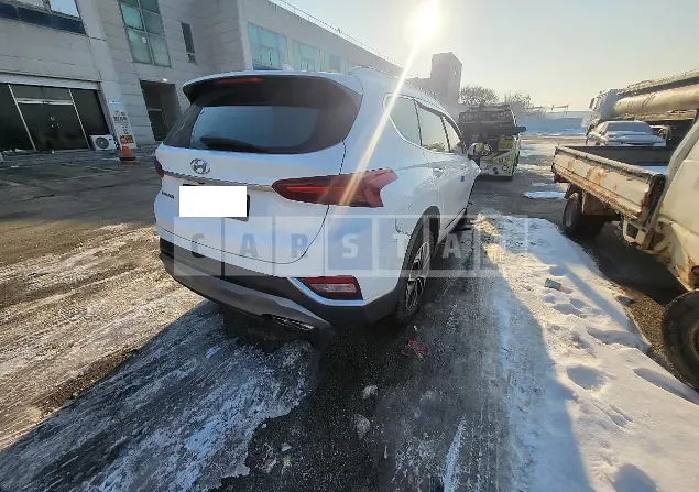 Photo 2 of 7: 2020 Hyundai Santa Fe, VIN KMHS381CBLU292936 — Korean insurance auction