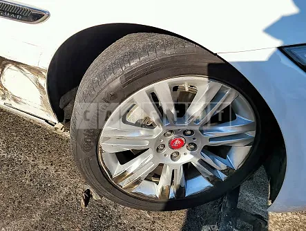 Photo 2 of 6: 2018 Jaguar XF 20d, VIN SAJBB4BNXJCY61805 — Korean insurance auction