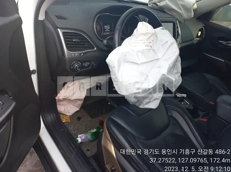 Photo 2 of 14: 2019 Jeep Cherokee, VIN 1C4PJMCB4KD460189 — Korean insurance auction