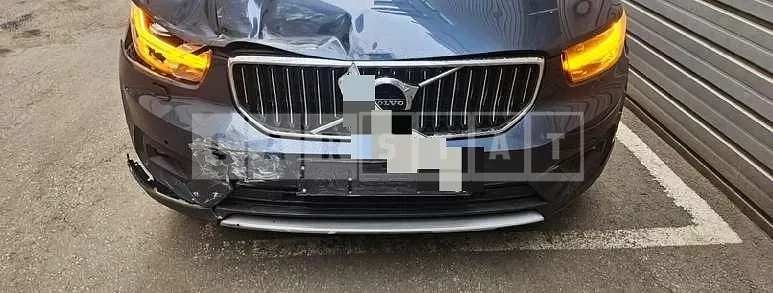Photo 2 of 19: 2019 Volvo XC40T4 AWD — Korean insurance auction