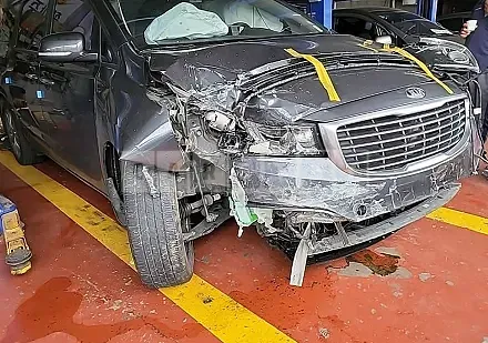 Photo 2 of 50: 2015 Kia Carnival, VIN KNAMC81ABFS064699 — Korean insurance auction