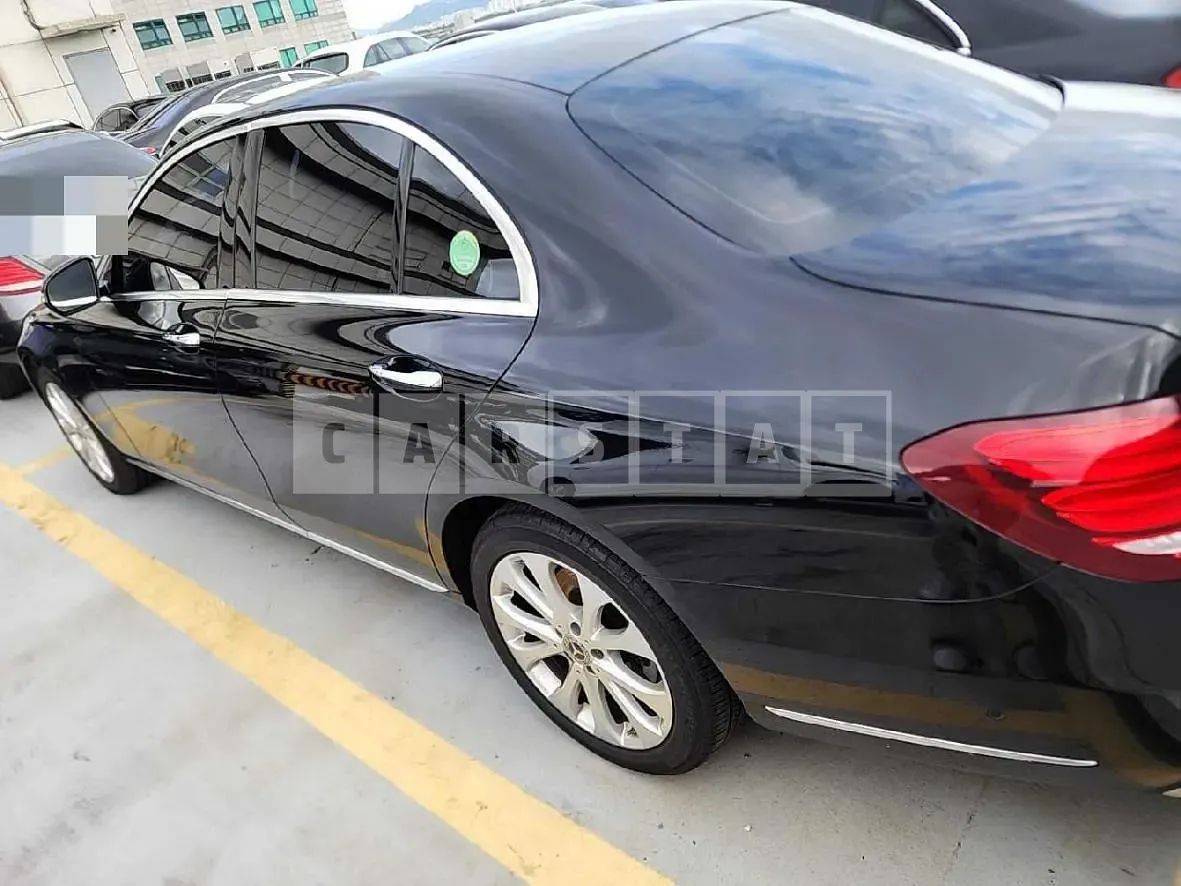 Photo 2 of 15: 2019 Mercedes-Benz E300 4Matic — Korean insurance auction