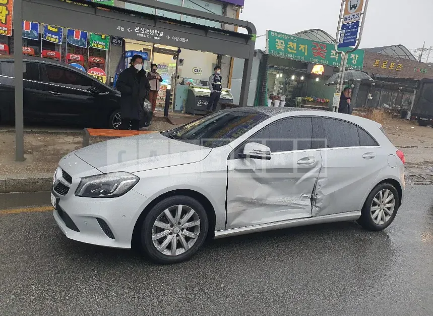 Photo 2 of 29: 2017 Mercedes-Benz A200, VIN WDDBF4DB7HJ504731 — Korean insurance auction