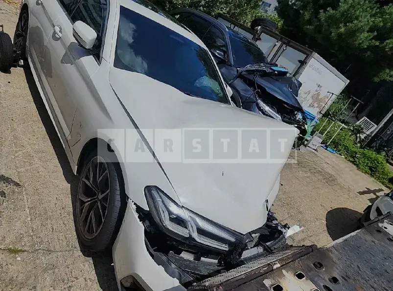 Photo 2 of 9: 2022 BMW 530i xDrive, VIN WBA31BJ00NCK14364 — Korean insurance auction