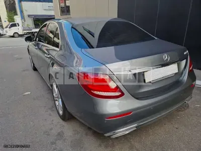 Photo 1 of 9: 2018 Mercedes-Benz E220d, VIN WDDZF0EB2JA477806 — Korean insurance auction
