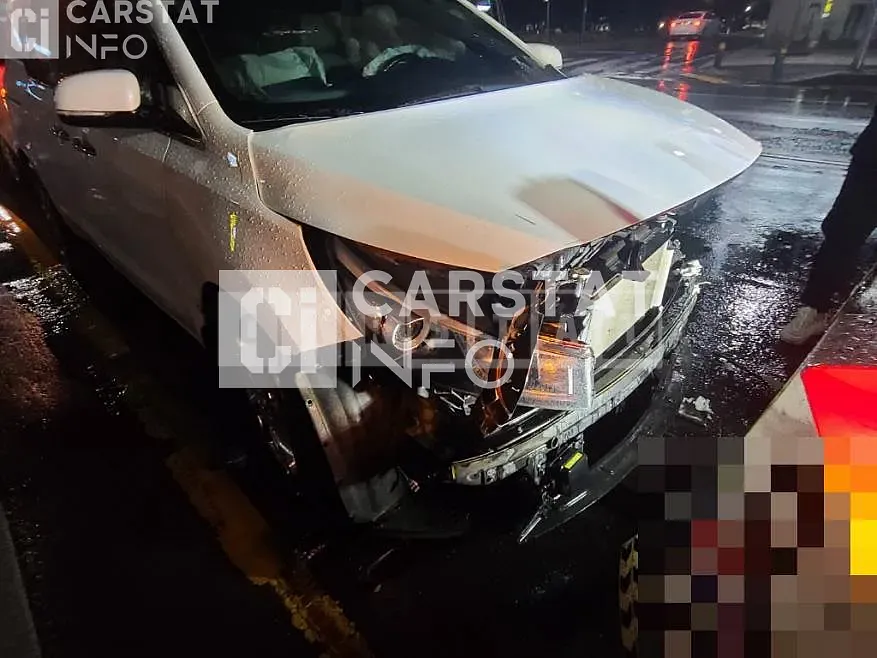 Photo 2 of 7: 2017 Kia Carnival 9 -Seater — Korean insurance auction