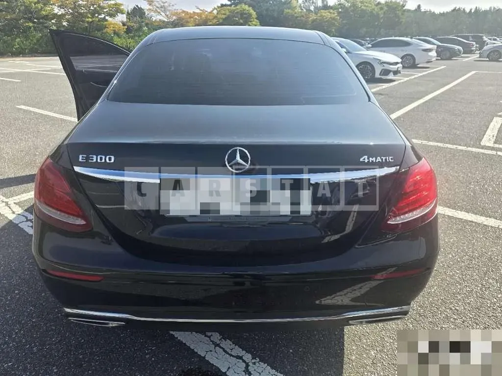 Photo 2 of 22: 2017 Mercedes-Benz E300 4Matic — Korean insurance auction