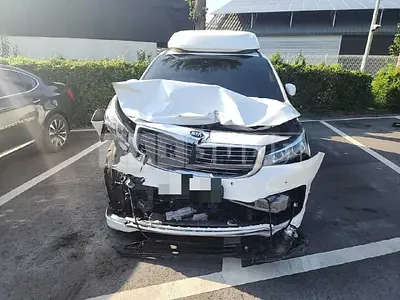 Photo 1 of 15: 2017 Kia Carnival High Limousine, VIN KNAME81ABJS418652 — Korean insurance auction