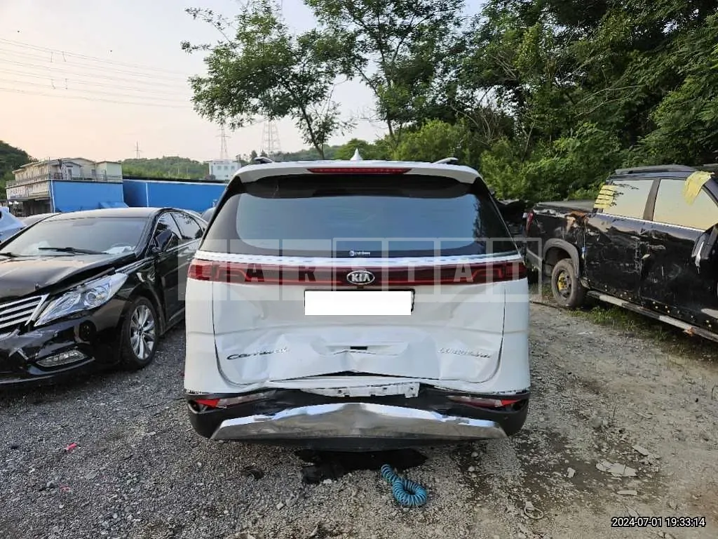 Photo 2 of 13: 2021 Kia Carnival — Korean insurance auction