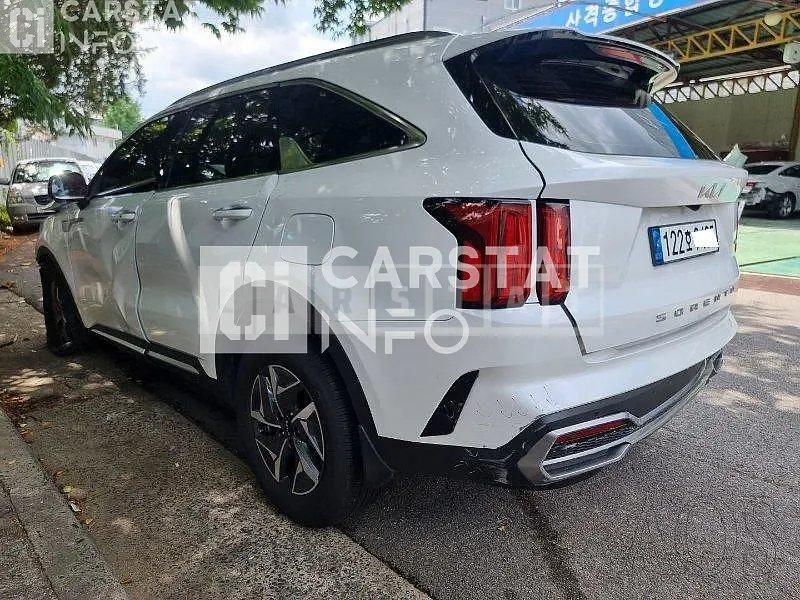 Photo 2 of 46: 2021 Kia Sorento, VIN KNARK81GBNA070193 — Korean insurance auction