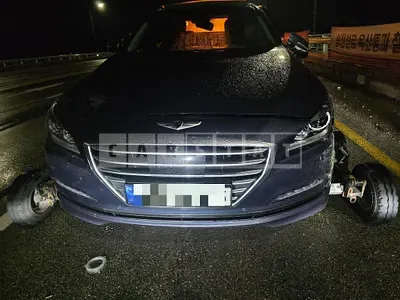 Photo 1 of 10: 2015 Genesis Dh — Korean insurance auction