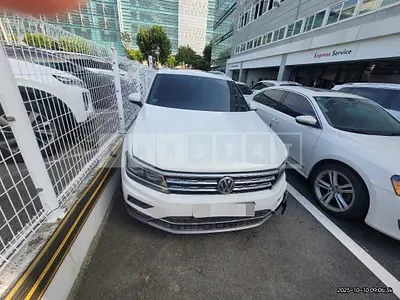 Photo 1 of 30: 2018 Volkswagen Tiguan 2.0 TDI — Korean insurance auction