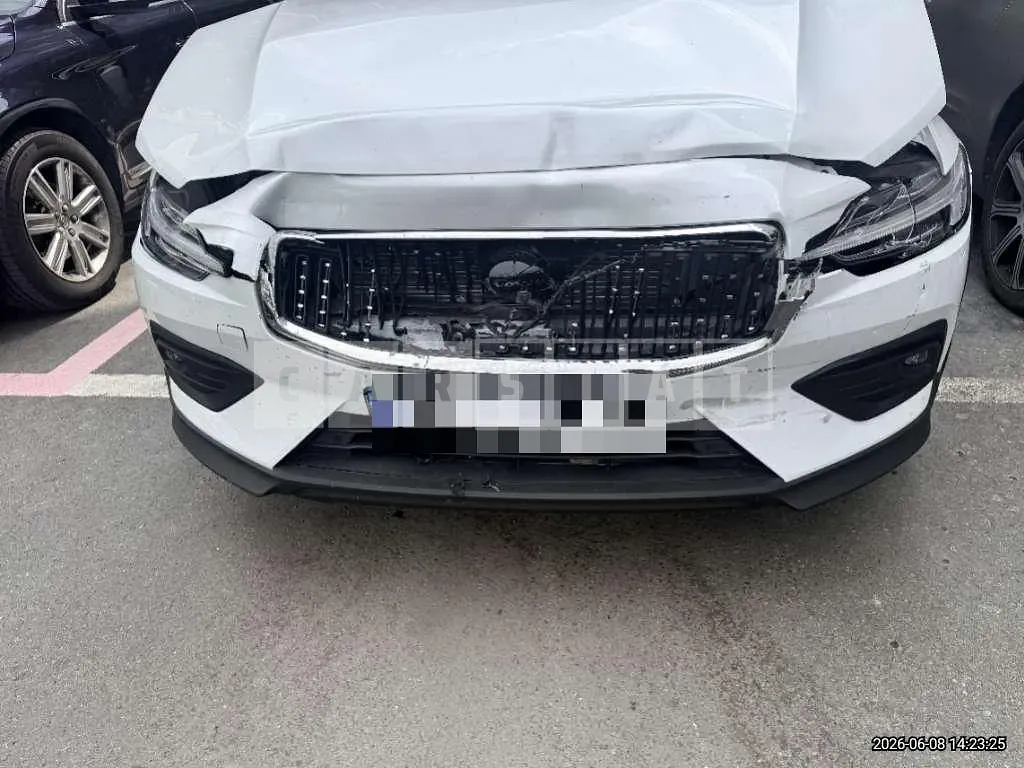 Photo 2 of 17: 2024 Volvo V60CCB5 AWD — Korean insurance auction