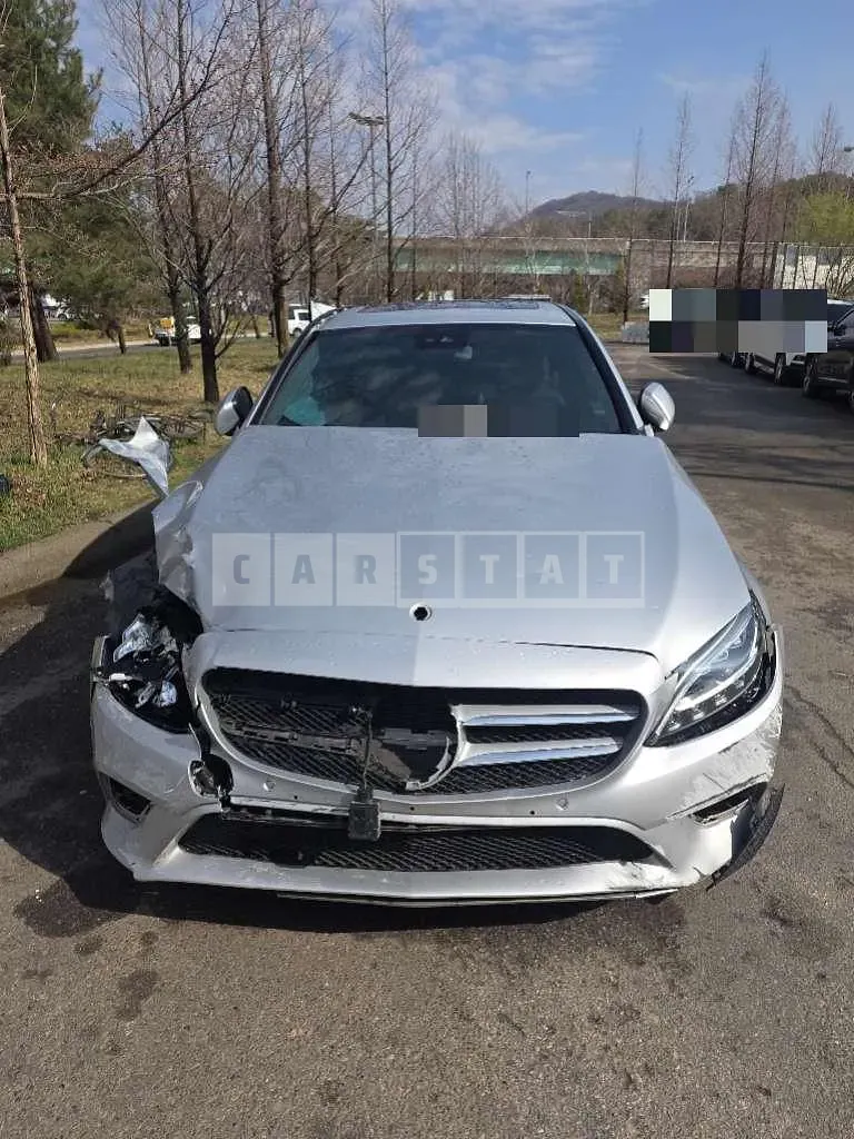 Photo 2 of 28: 2018 Mercedes-Benz C220 d — Korean insurance auction
