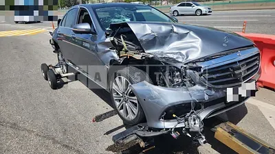 Photo 1 of 25: 2018 Mercedes-Benz E400 4Matic — Korean insurance auction