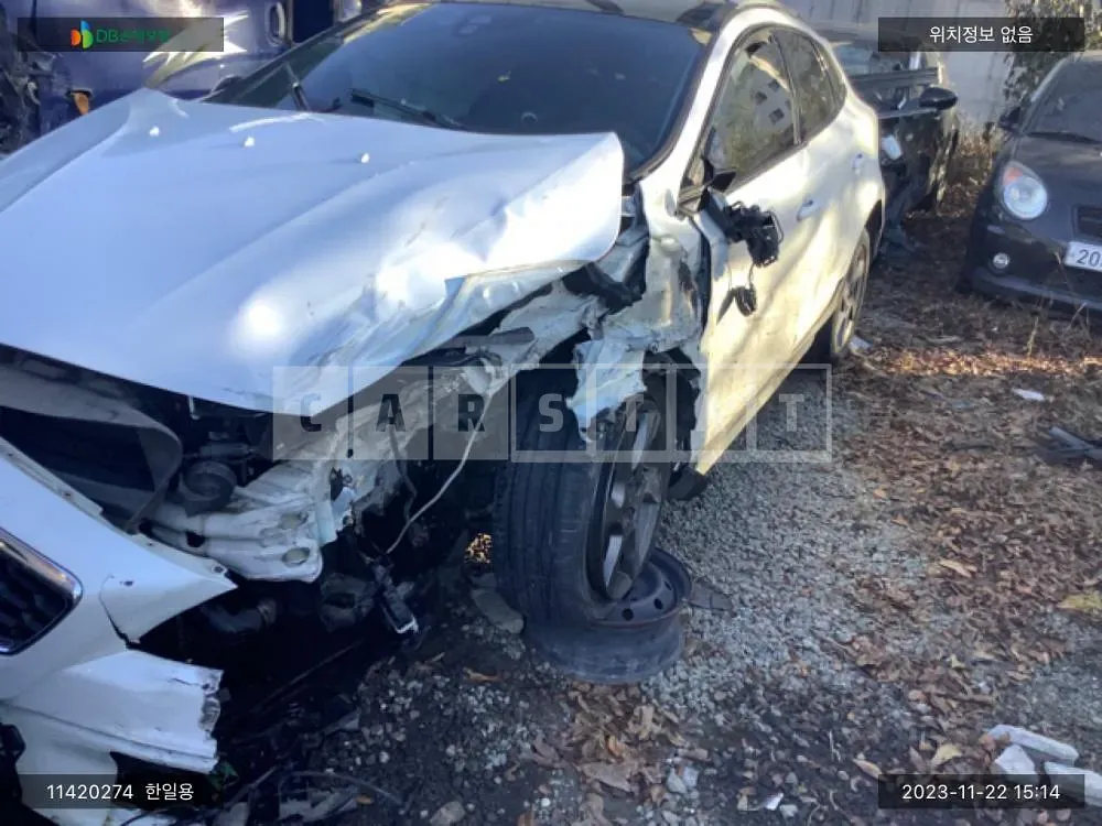 Photo 2 of 17: 2015 Volvo V40CC, VIN YV1MZ79K0G2091033 — Korean insurance auction