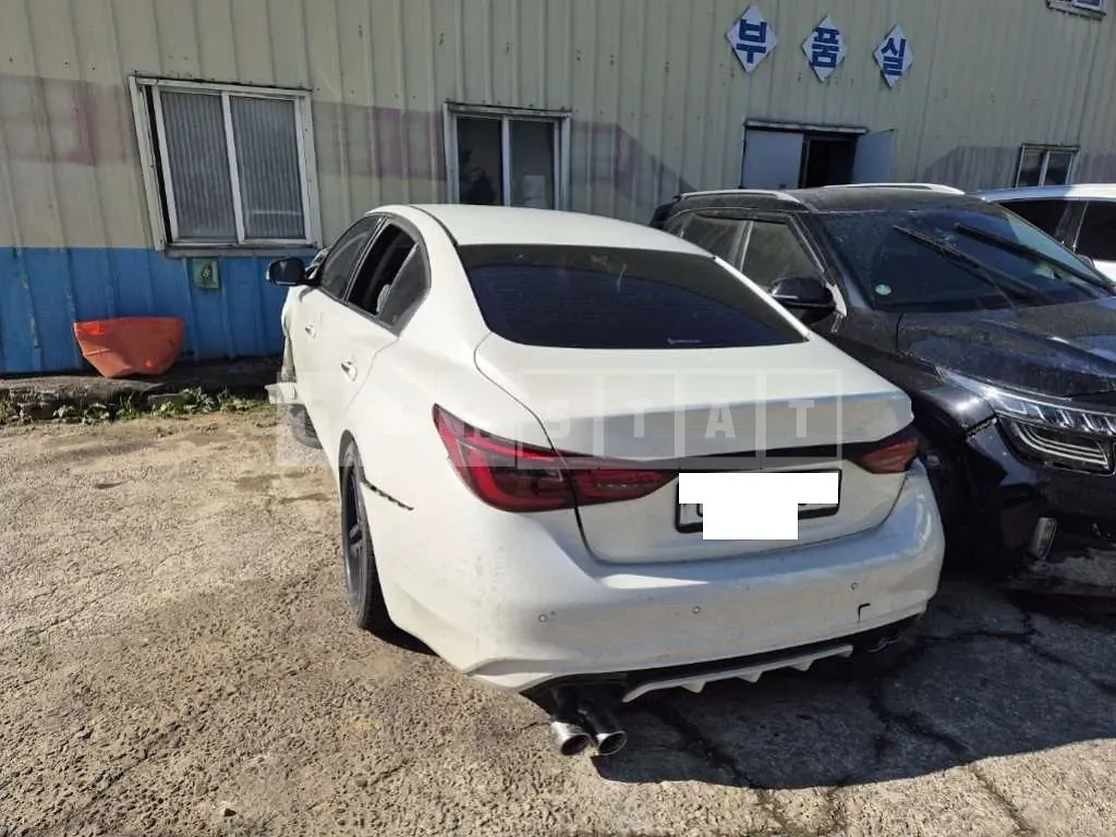 Photo 2 of 18: 2018 Infiniti Q50S Hybrid, VIN JNKAV71E1JM170045 — Korean insurance auction