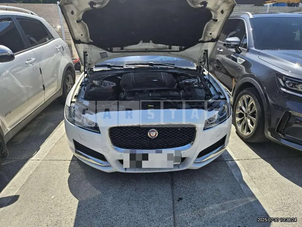 Photo 2 of 22: 2017 Jaguar XF 20d — Korean insurance auction