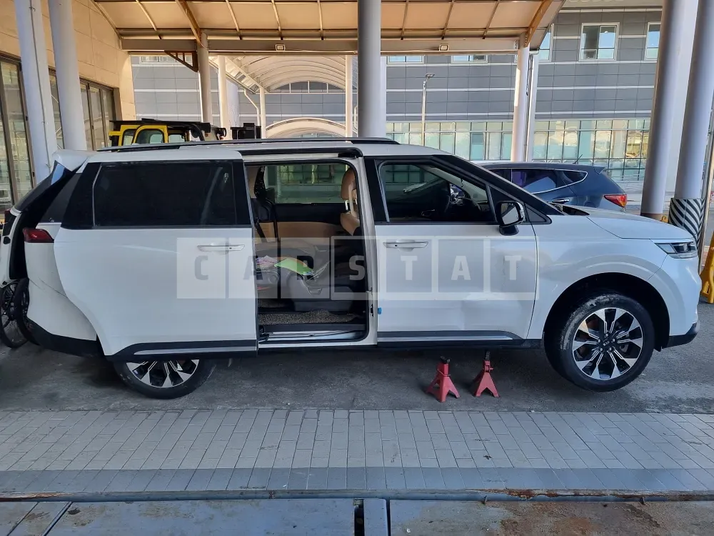 Photo 2 of 6: 2020 Kia Carnival 2.2 — Korean insurance auction