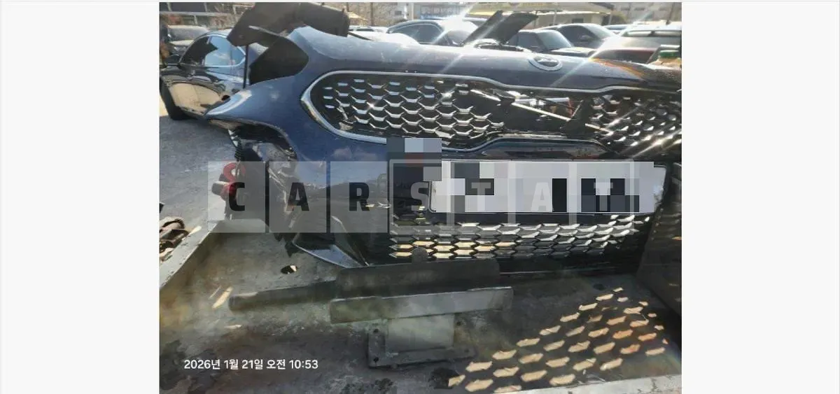 Photo 2 of 23: 2018 Kia Stinger, VIN KNAE351ABKS041605 — Korean insurance auction