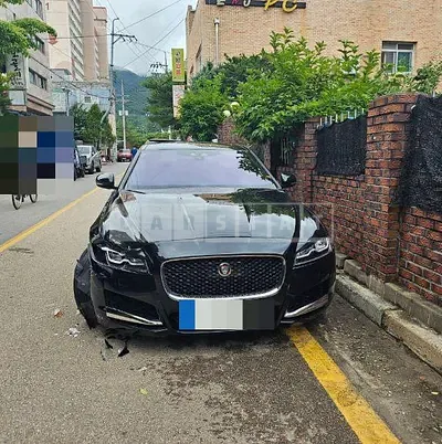 Photo 1 of 24: 2020 Jaguar XF 20d — Korean insurance auction