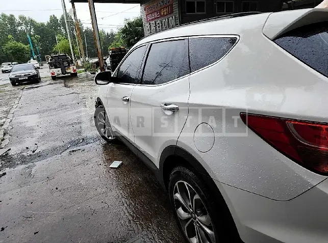 Photo 2 of 14: 2015 Hyundai Santa Fe, VIN KMHSW81UBFU339543 — Korean insurance auction