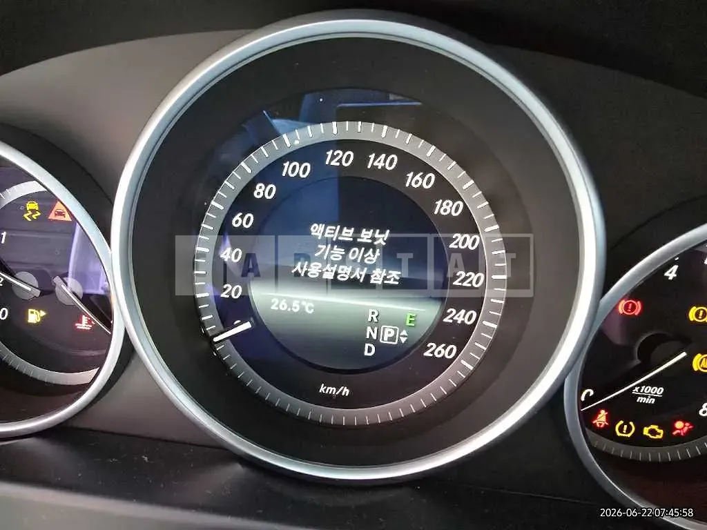 Photo 2 of 35: 2015 Mercedes-Benz E300 — Korean insurance auction