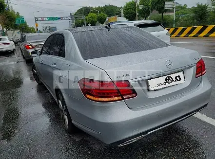 Photo 2 of 9: 2016 Mercedes-Benz E300 4Matic, VIN WDDHF8BB2GB287876 — Korean insurance auction