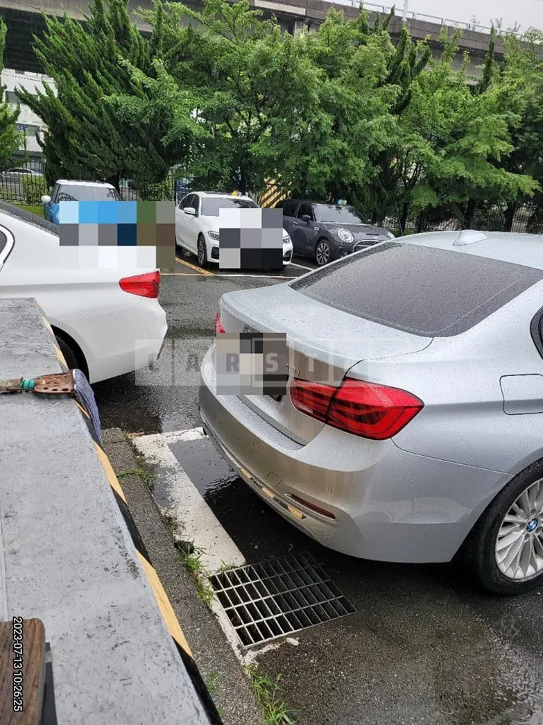 Photo 2 of 21: 2018 BMW 320i, VIN WBA8A9107JAH11287 — Korean insurance auction