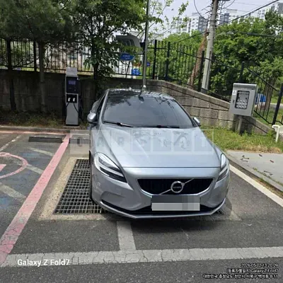 Photo 1 of 6: 2018 Volvo V40D3 — Korean insurance auction