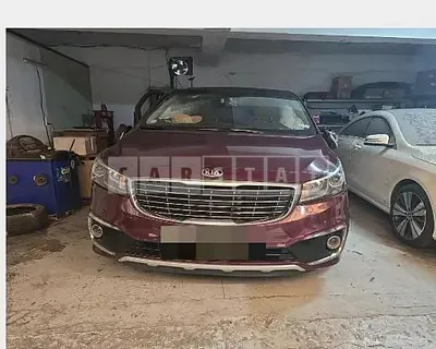 Photo 1 of 65: 2017 Kia Carnivals — Korean insurance auction