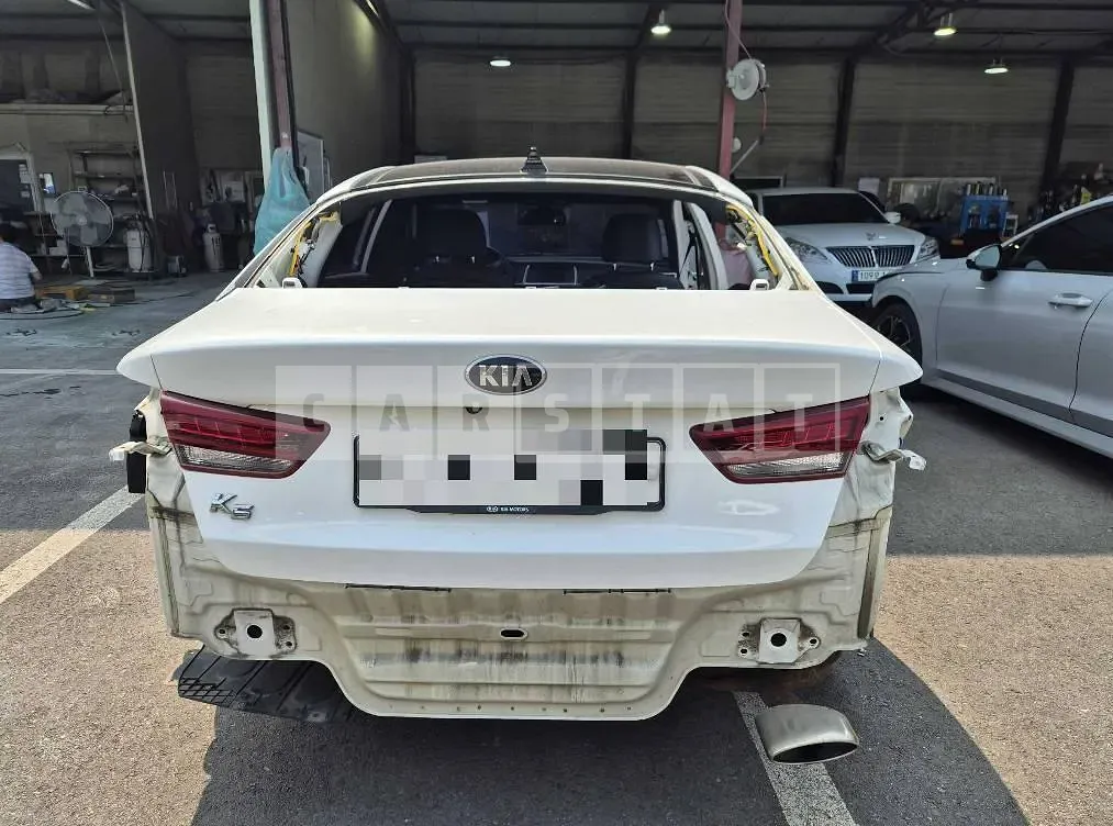 Photo 2 of 9: 2017 Kia K5 2.0 — Korean insurance auction