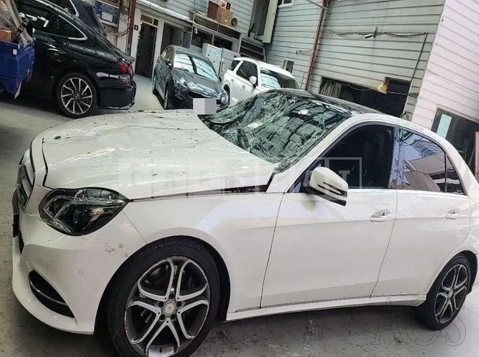 Photo 2 of 21: 2015 Mercedes-Benz E250 BlueTec 4Matic — Korean insurance auction