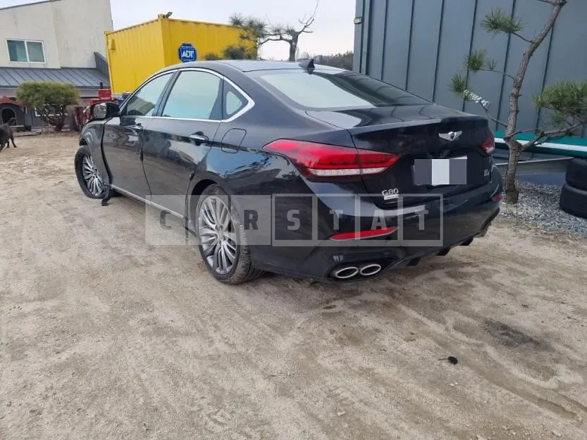 Photo 2 of 29: 2015 Genesis 3.3 — Korean insurance auction