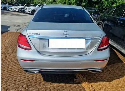 Photo 1 of 19: 2019 Mercedes-Benz E220d — Korean insurance auction