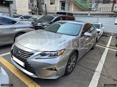 Photo 1 of 10: 2017 Lexus ES300h, VIN JTHBW1GG5H2165380 — Korean insurance auction
