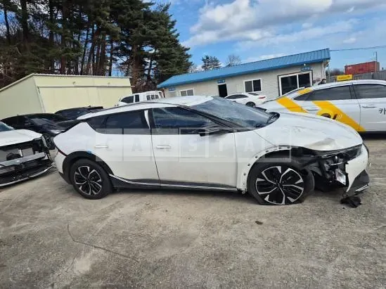 Photo 2 of 15: 2023 Kia EV6, VIN KNAC281CPPA100167 — Korean insurance auction