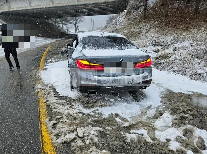 Photo 2 of 6: 2017 BMW 520d — Korean insurance auction