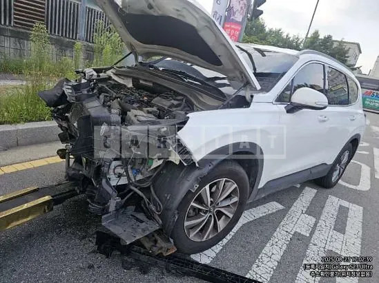 Photo 2 of 15: 2019 Hyundai Santa Fe — Korean insurance auction