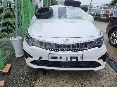 Photo 1 of 23: 2019 Kia K5 — Korean insurance auction