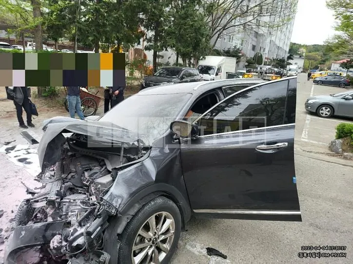 Photo 2 of 6: 2017 Kia Sorento 2.0 (4WD), VIN KNAPH81ADHA339973 — Korean insurance auction