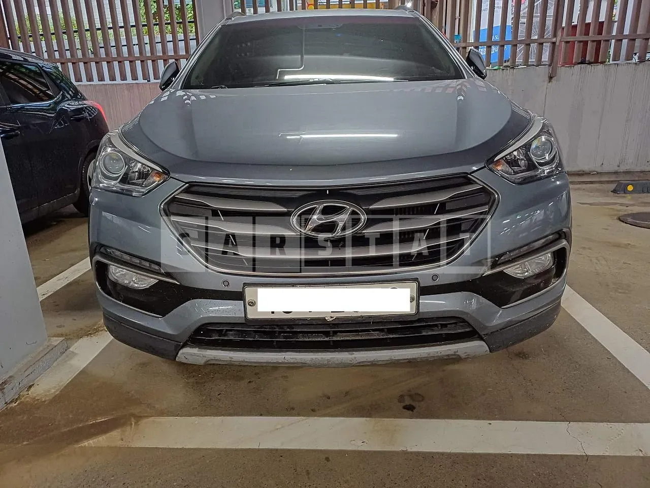 Photo 2 of 10: 2017 Hyundai Santa Fe, VIN KMHSW81UBJU811810 — Korean insurance auction