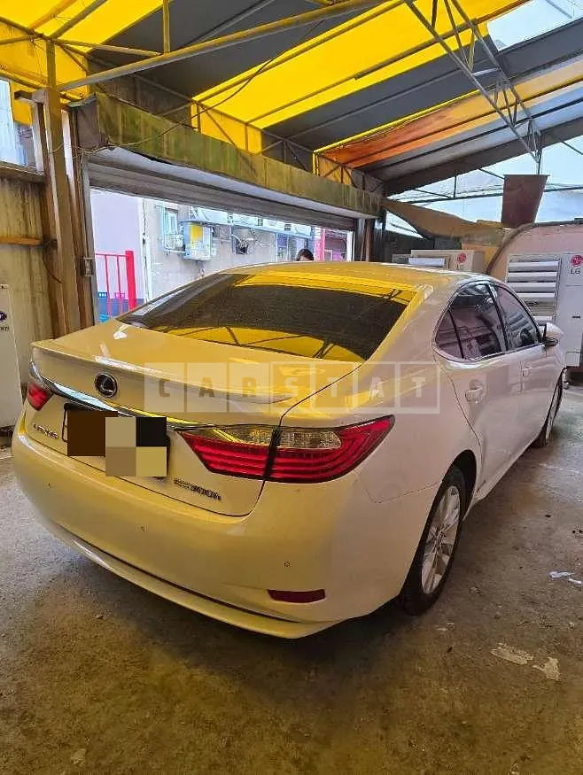 Photo 2 of 18: 2015 Lexus ES300h — Korean insurance auction